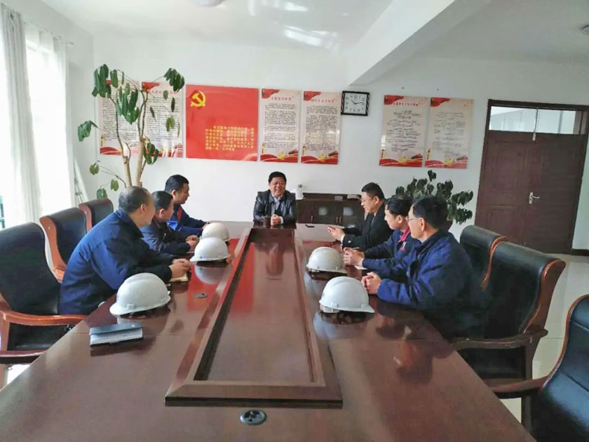 董(dong)事(shi)長(zhang)召開(kai)動員會議(yi)